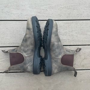 Brown leather Blundstones, men size 8 / womens size 10